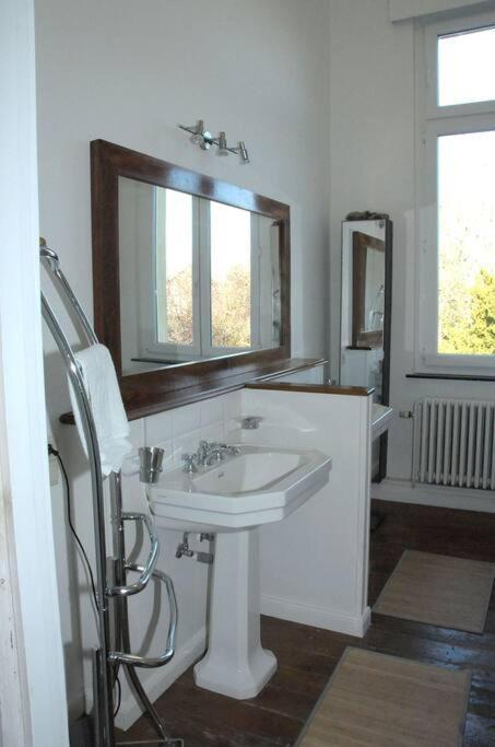 Petit Chateau A La Campagne. Beloeil Extérieur photo